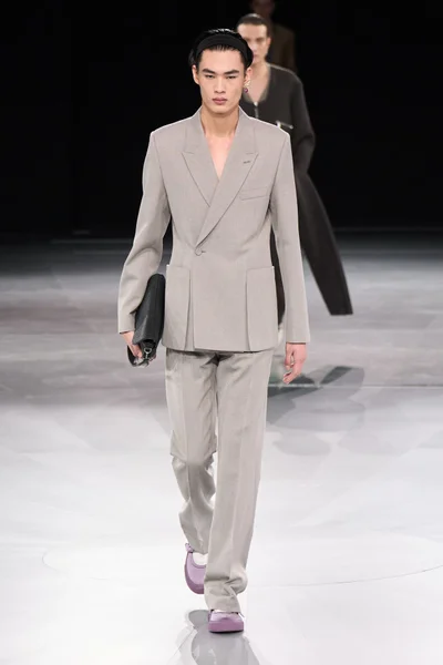 Look 13